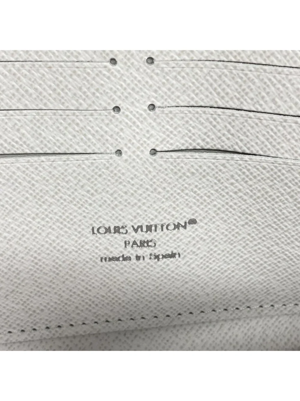 Louis Vuitton Wallet Taigarama Zippy Horizontal Optic White